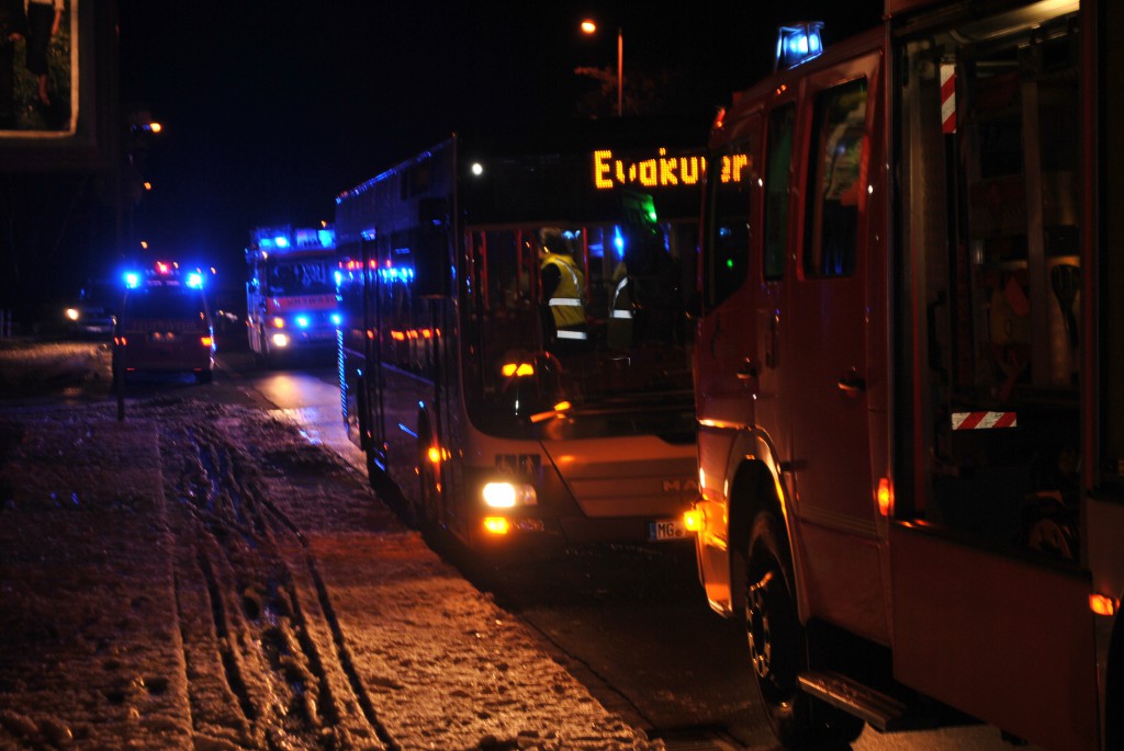 28.12.2014 - Kellerbrand auf der Theodor-Heuss-Straße fordert 4 verletzte