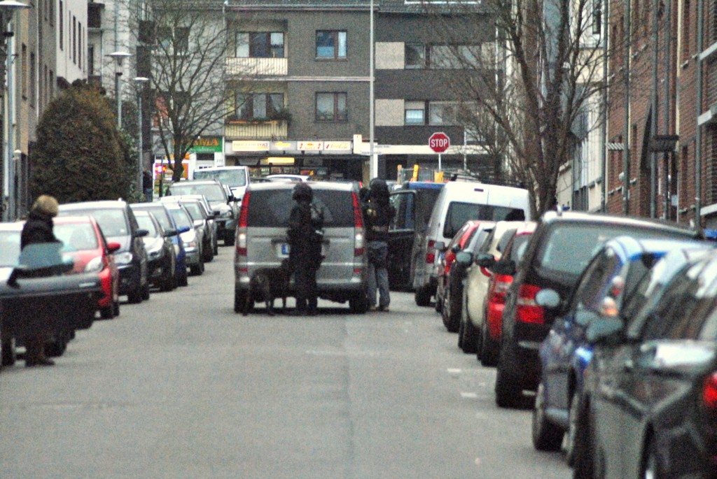 SEK stürmt Wohnung doch der gesuchte war nicht da