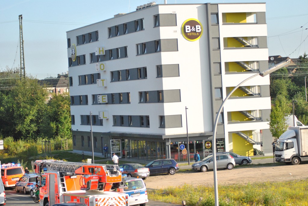 Brand im B&B Hotel Breitenbachstraße eine Person schwerverletzt
