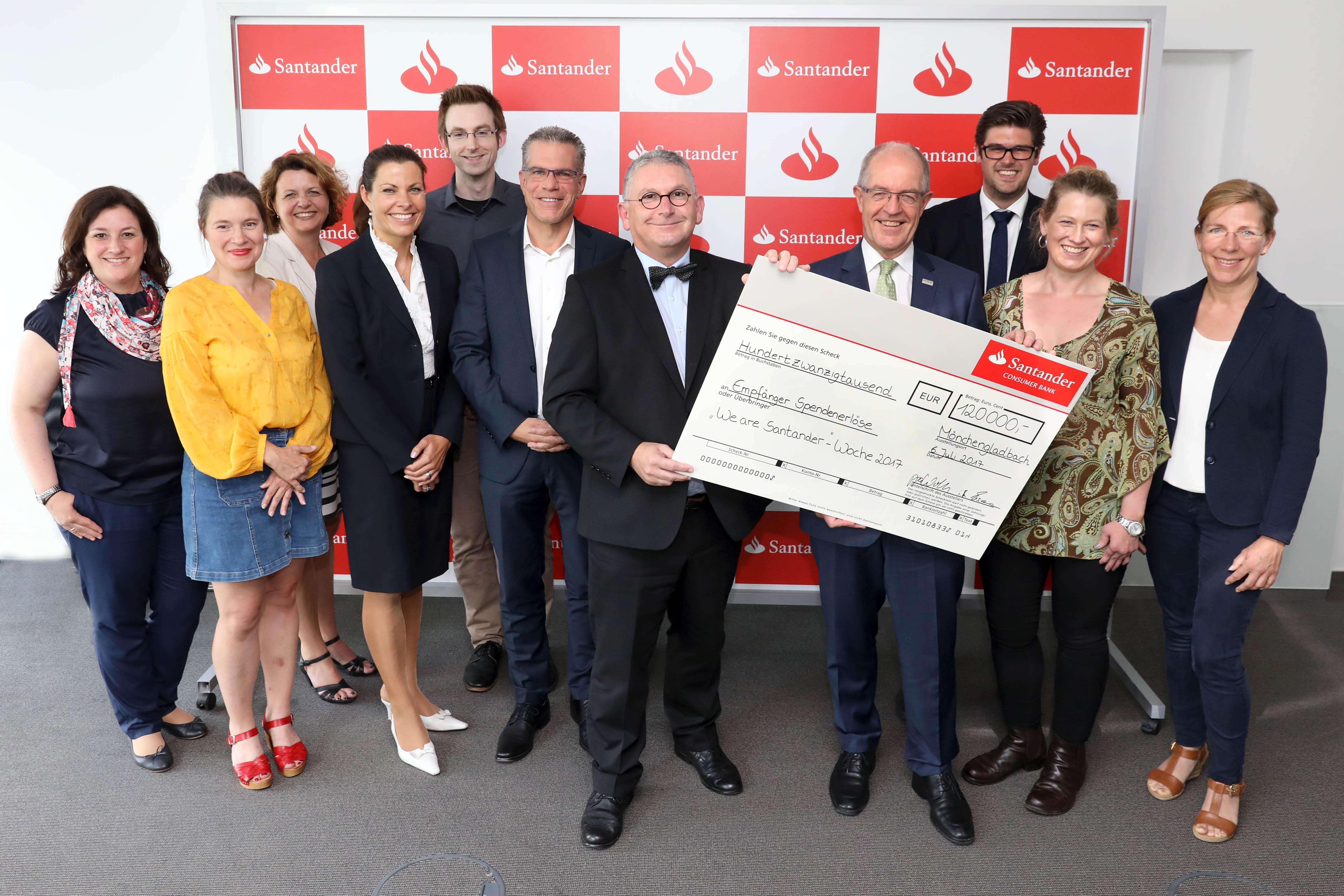 Santander Spendet 120 000 Euro Uber 65 Vereine Erhalten