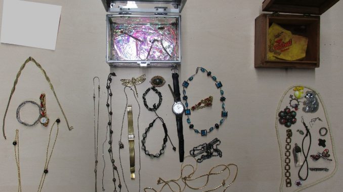 wemgehrtdieserSchmuck