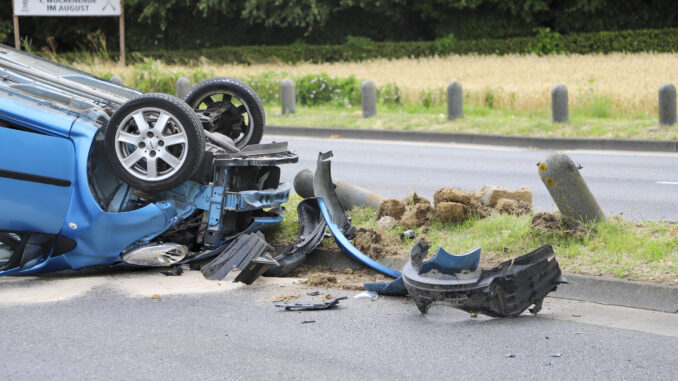 130723_Alleinunfall_PKW_auf_Dach_5