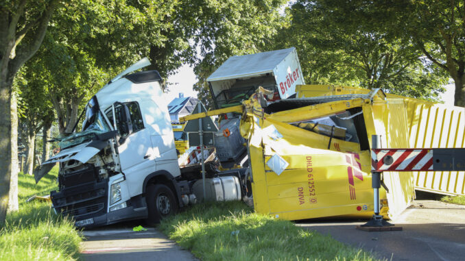 100823_LKW_kommt_von_der_Fahrbahn_ab2